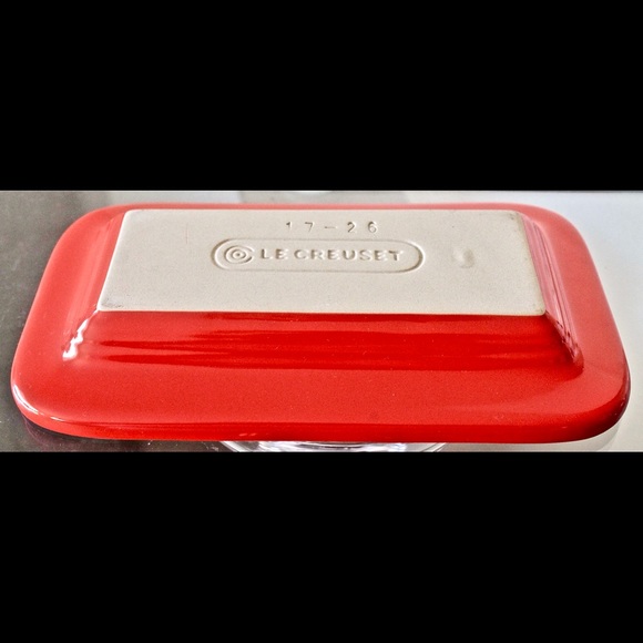LE CREUSET RED BUTTER DISH 17-26 1/4 LB COVERED NEW - Picture 4 of 5